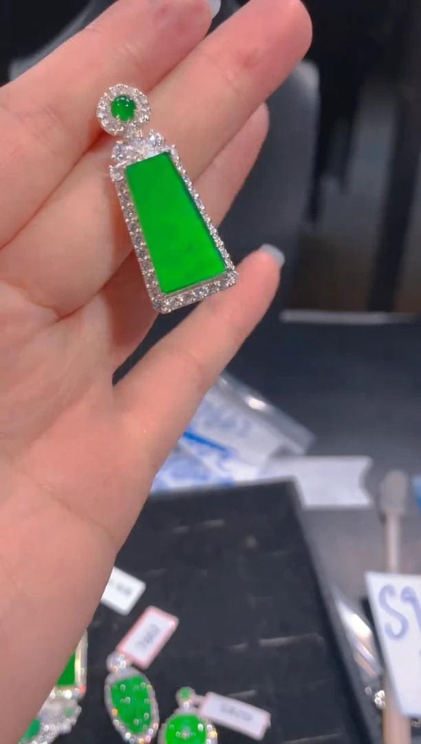 【闪购商品】定制翡翠未镶嵌112定制翡翠，多样性发货（发其一）