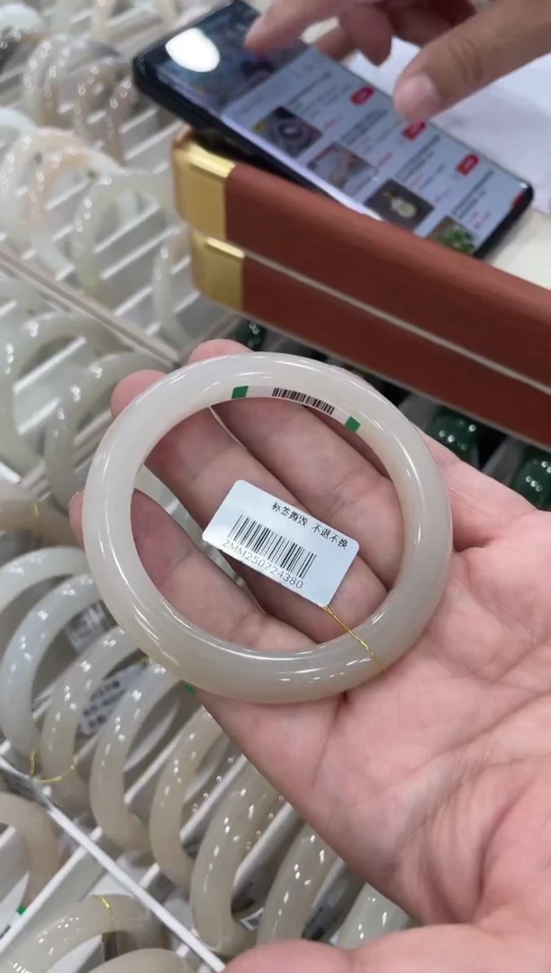 未镶嵌手镯和田玉57-58圈口 4380