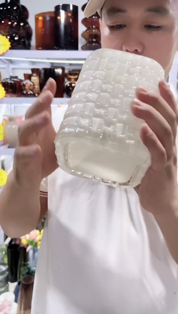 奶白色方瓶..........