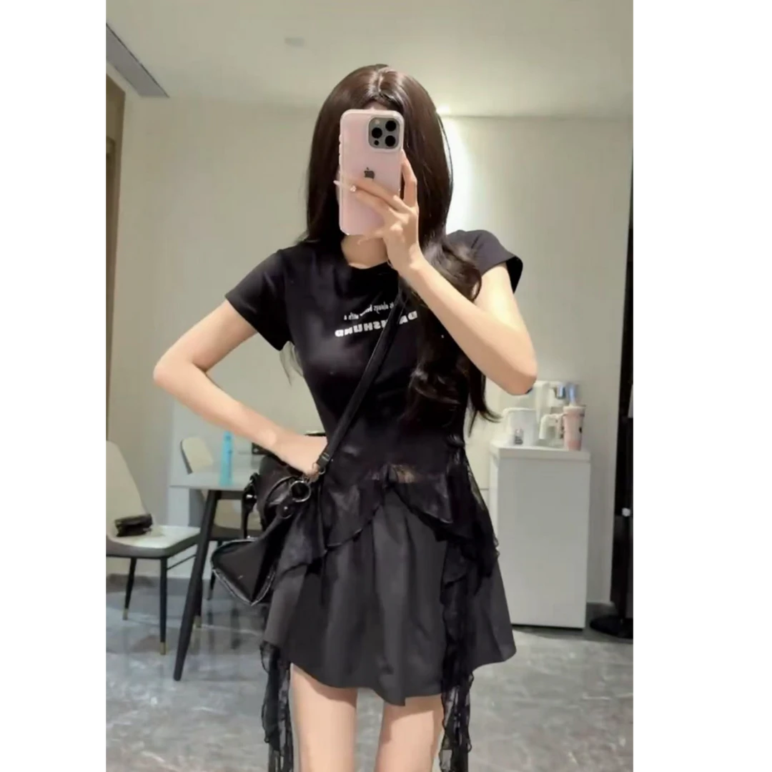 20502M设计感减龄不规则蕾丝下摆短袖上衣+黑色百褶半身裙