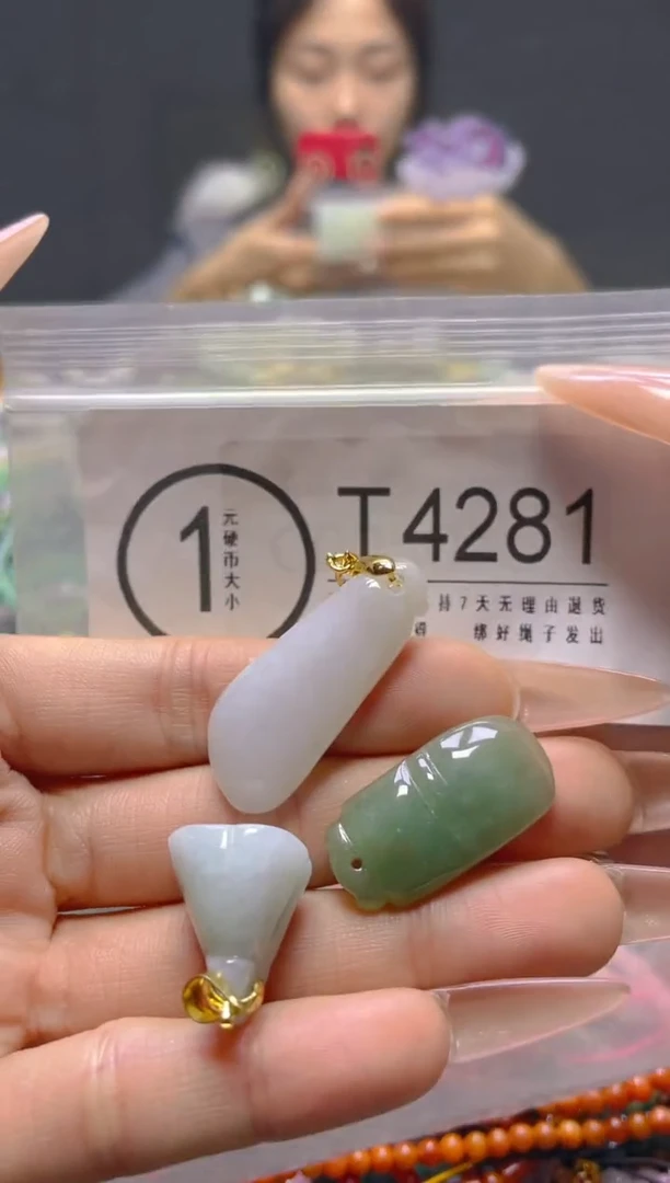颈饰未镶嵌翡翠/T/翡翠A货，一件也是批发价