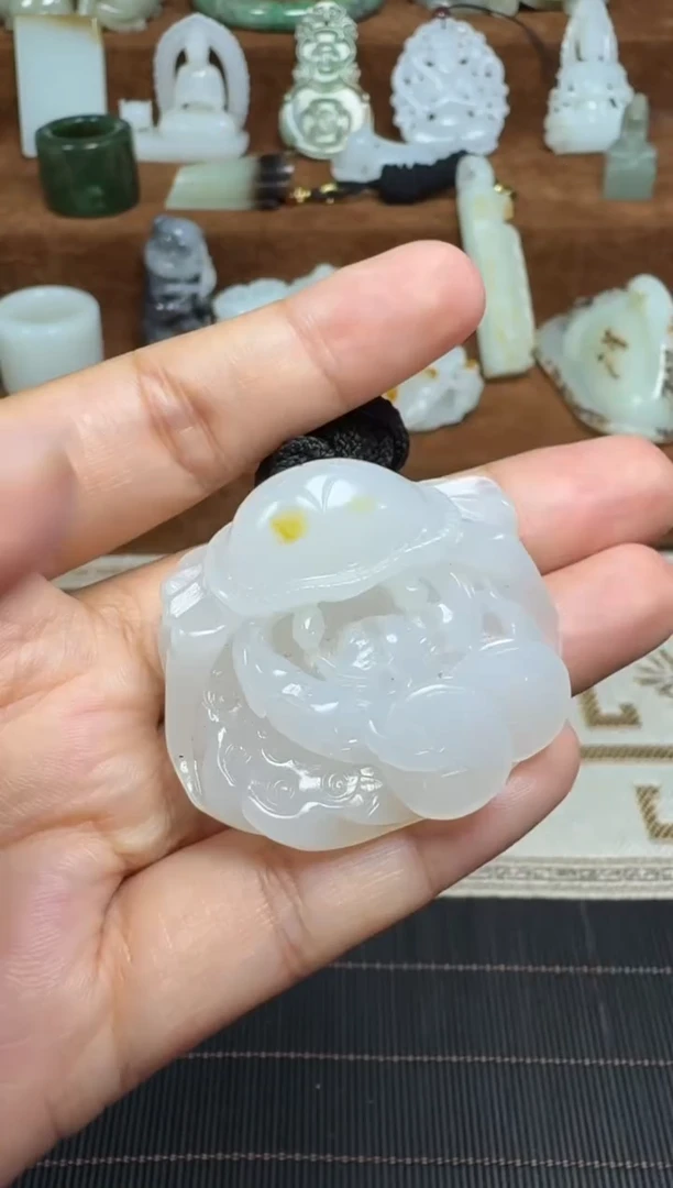 颈饰未镶嵌和田玉1