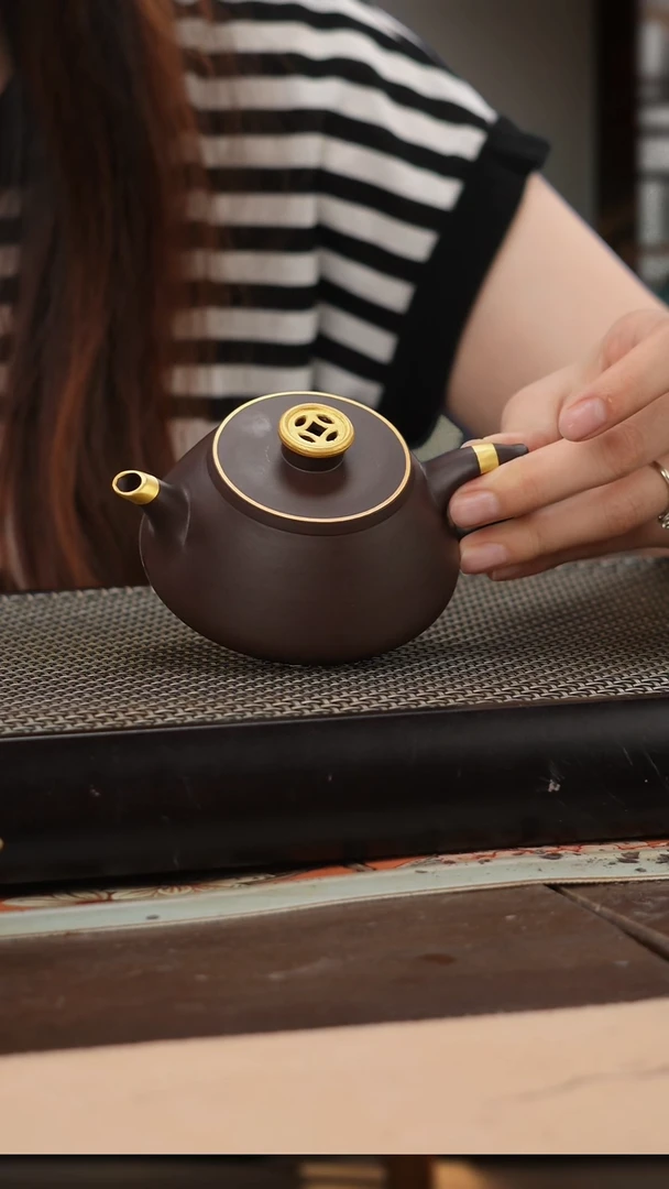 茶壶紫砂四号井茄皮紫泥描金钱币钮飞把石瓢160cc