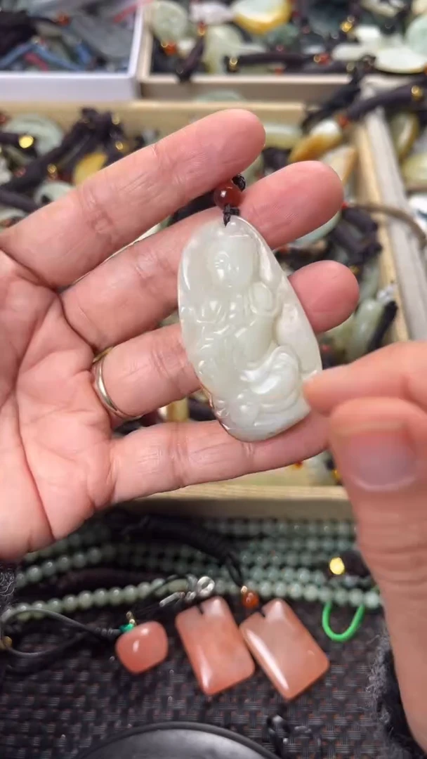 【闪购商品】和田玉颈饰未镶嵌多样性发货没有证书拍一发一有瑕