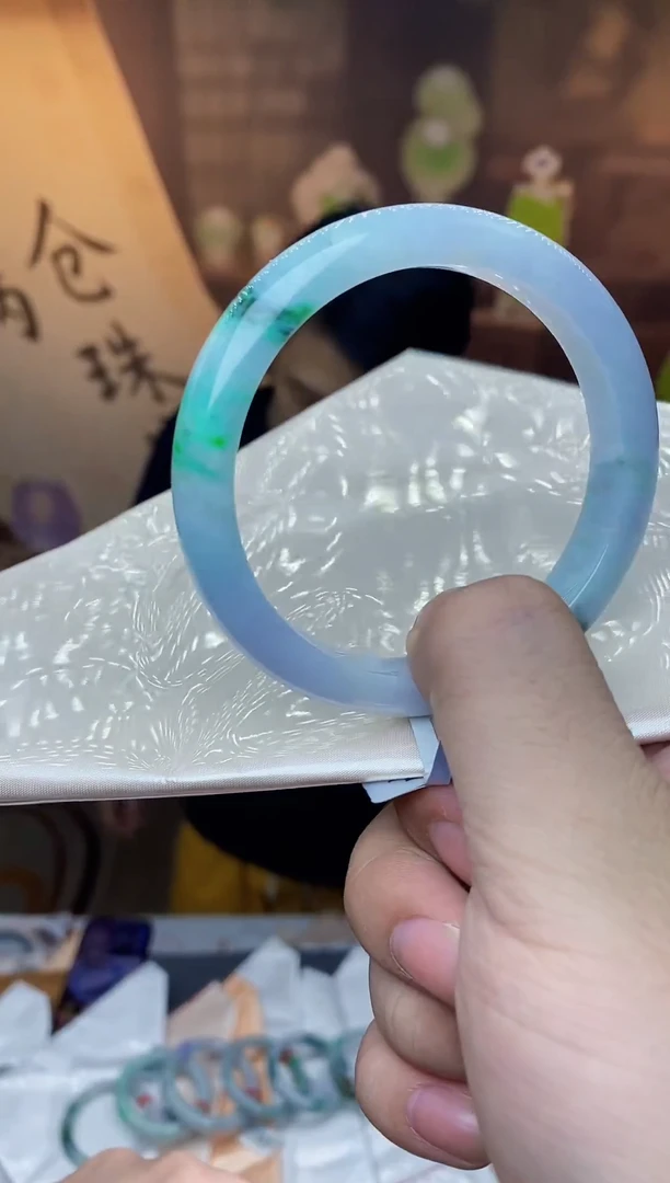 未镶嵌手镯翡翠手镯
