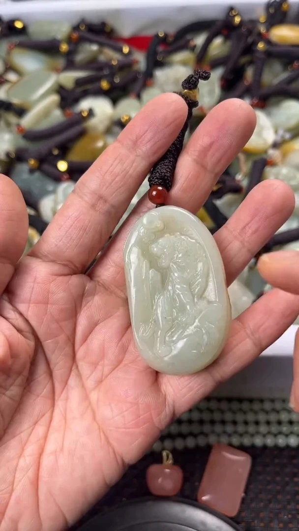 【闪购商品】和田玉颈饰未镶嵌多样性发货没有证书拍一发一有瑕