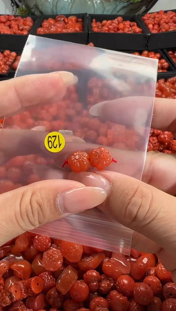 颈饰未镶嵌南红玛瑙1