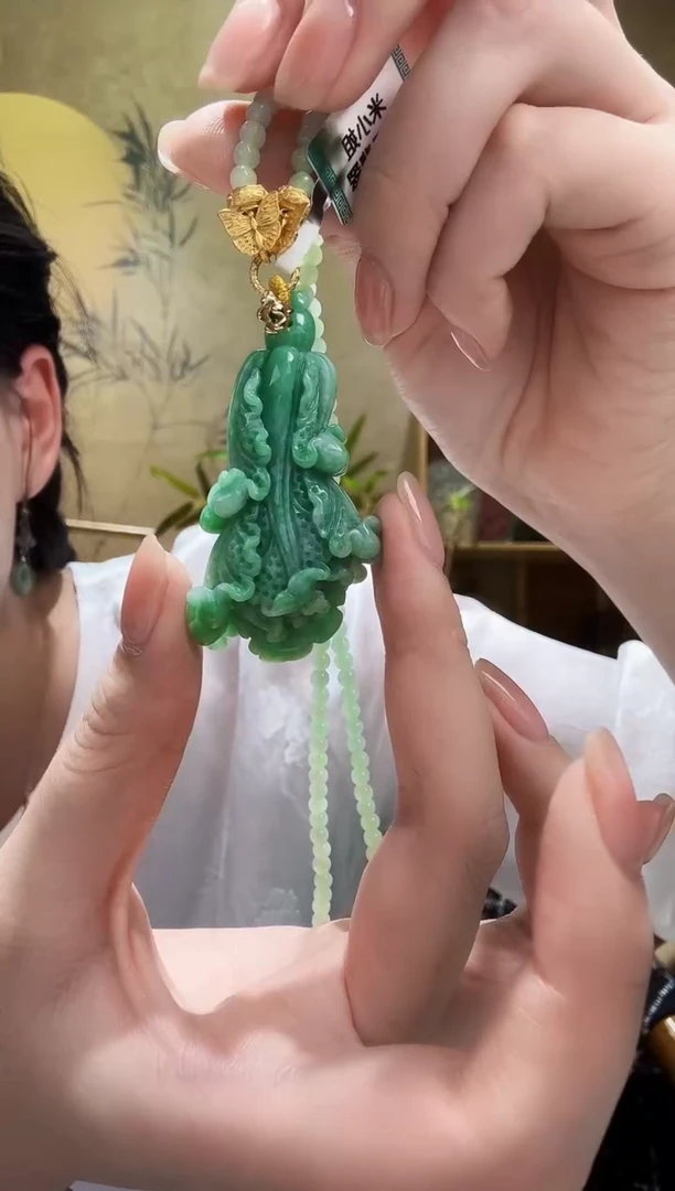 颈饰未镶嵌翡翠吊坠