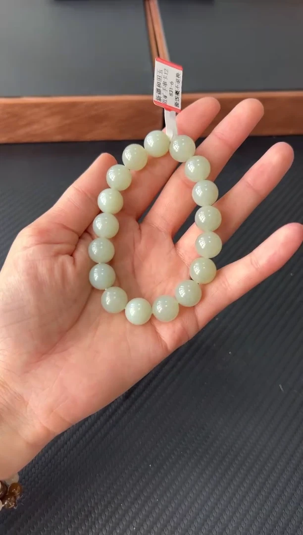 【闪购商品】未镶嵌和田玉手串且末微色差近矿卡12