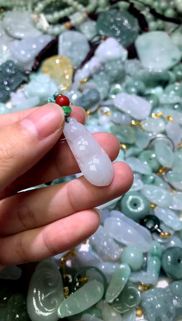 颈饰未镶嵌翡翠豆子