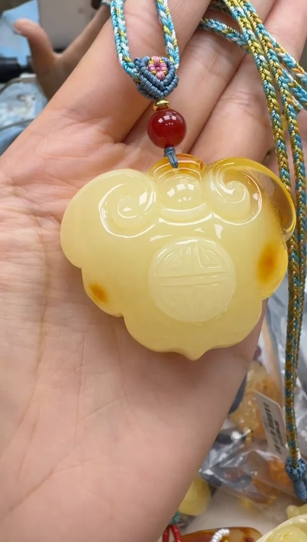 裸石琥珀未镶嵌如图