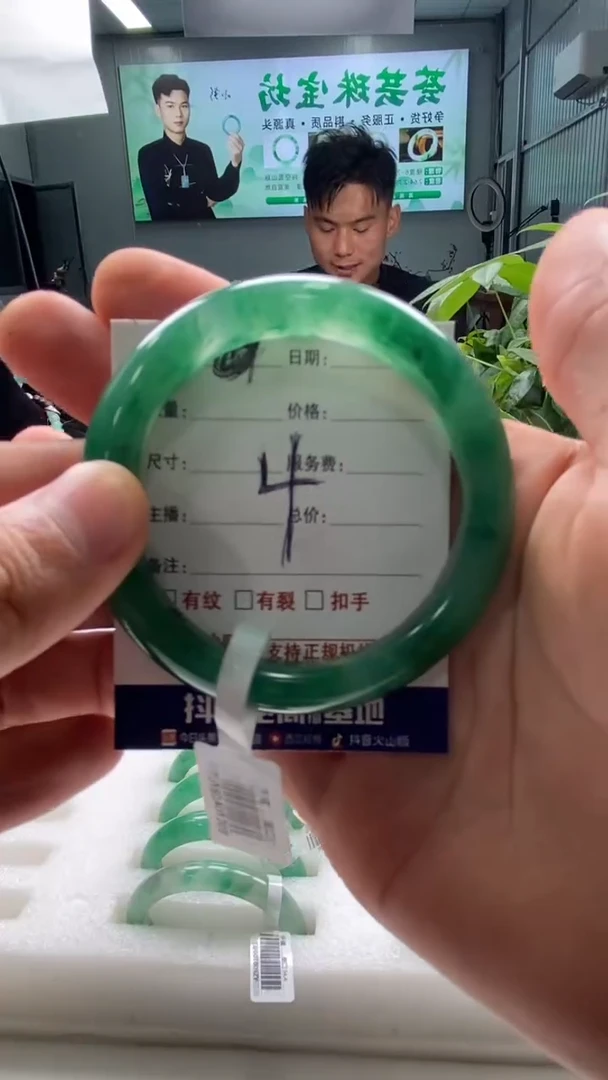 未镶嵌手镯石英质玉50+4