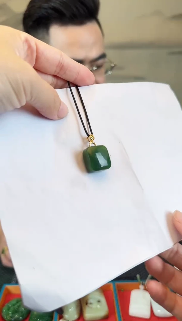 颈饰未镶嵌和田玉方糖