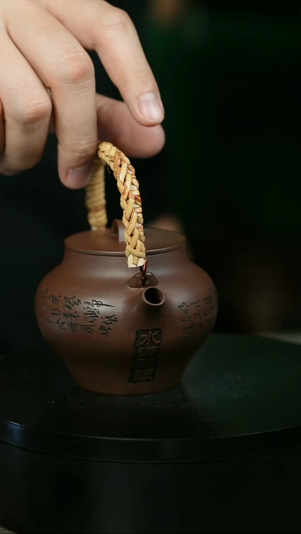 茶壶紫砂若**谷H1749赵信军竹扁高提梁