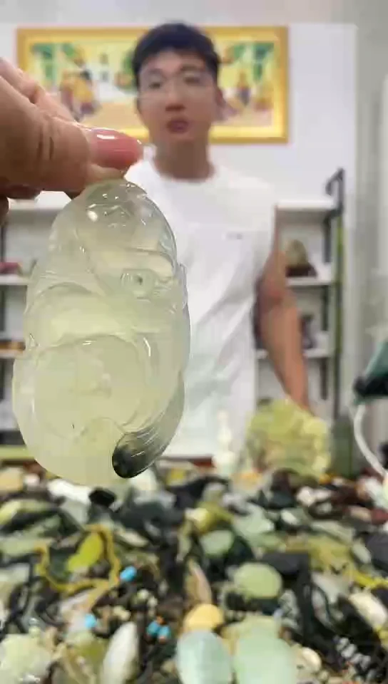 岫玉未镶嵌吊坠