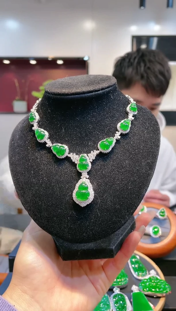 【闪购商品】翡翠颈饰18K金镶嵌A70天然A货翡翠套链