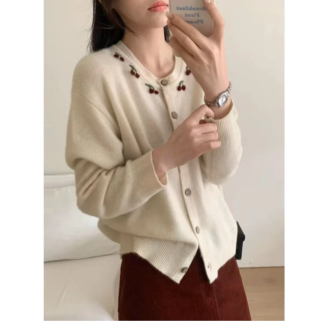 【ZZ-6613】樱桃手工刺绣短款百搭针织开衫女毛衣