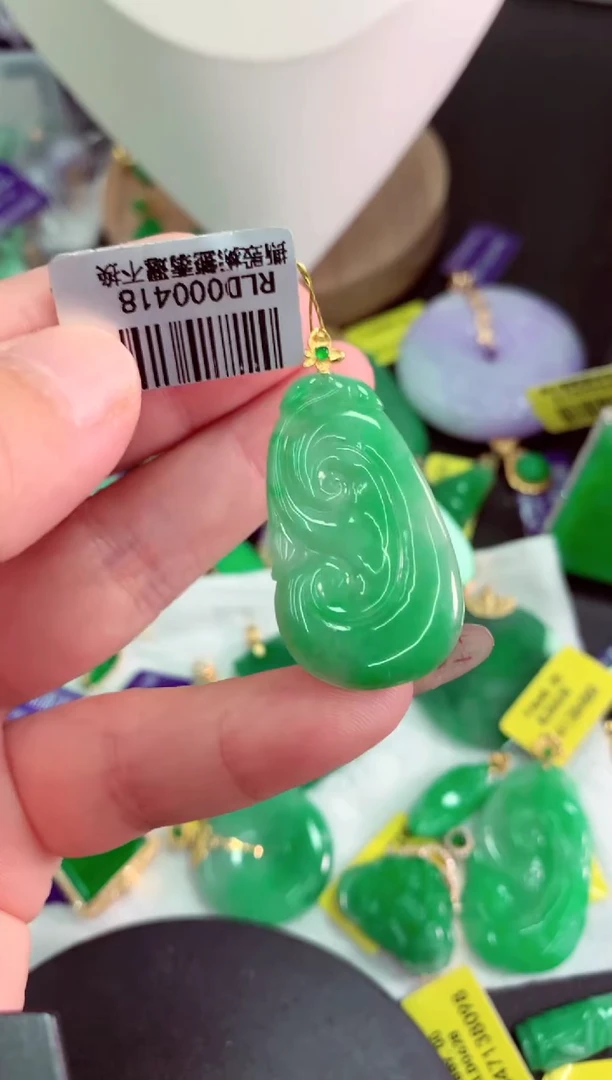 翡翠18K金镶嵌颈饰挂件