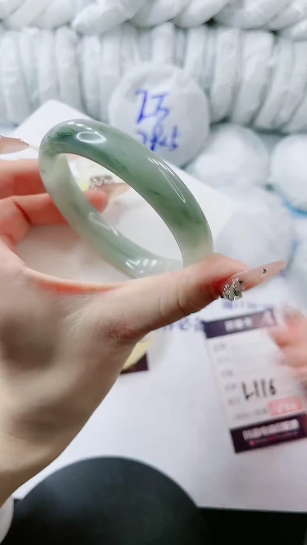 【闪购商品】石英质玉手镯未镶嵌多样性发货L116