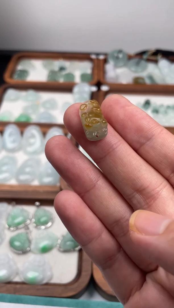 颈饰未镶嵌翡翠徐*嘘手机挂件