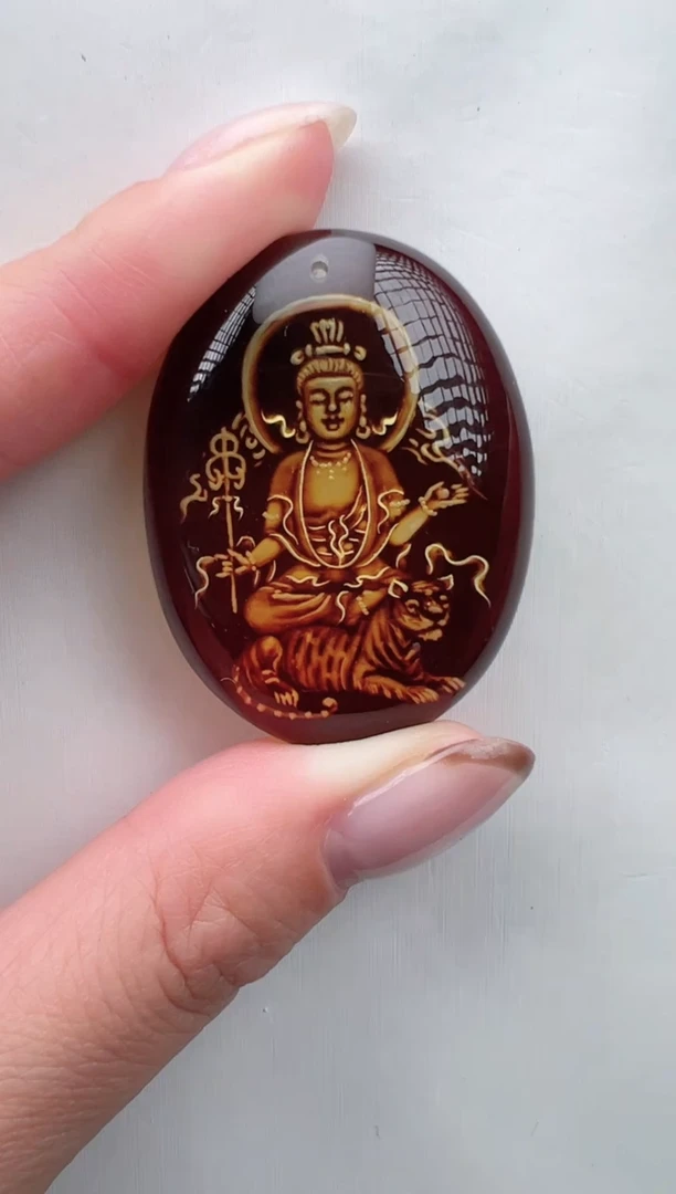 琥珀颈饰未镶嵌虎
