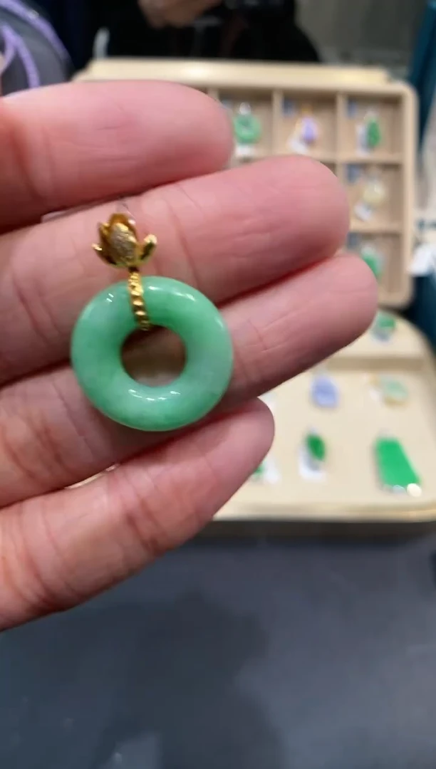 【闪购商品】翡翠吊坠(不含链)18K金镶嵌甜甜圈