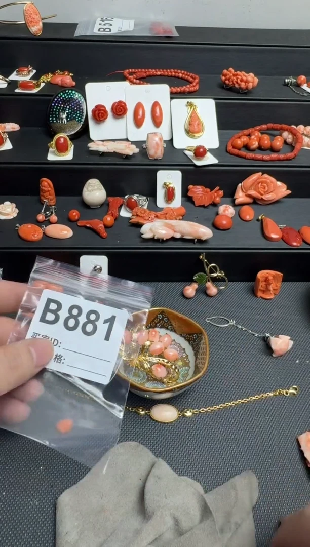 其他格***g默认微瑕，看好出手