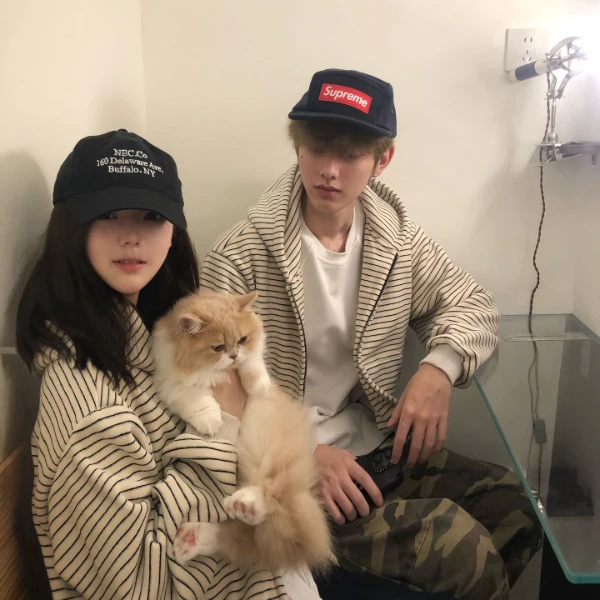 情侣装卫衣2025新款宽松纯棉新爆款高级感一男一女秋冬季条纹卫衣