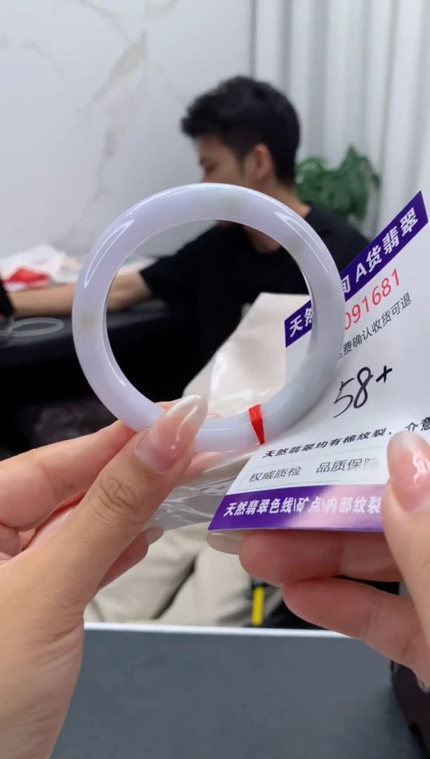 未镶嵌手镯翡翠有纹，完美者勿拍