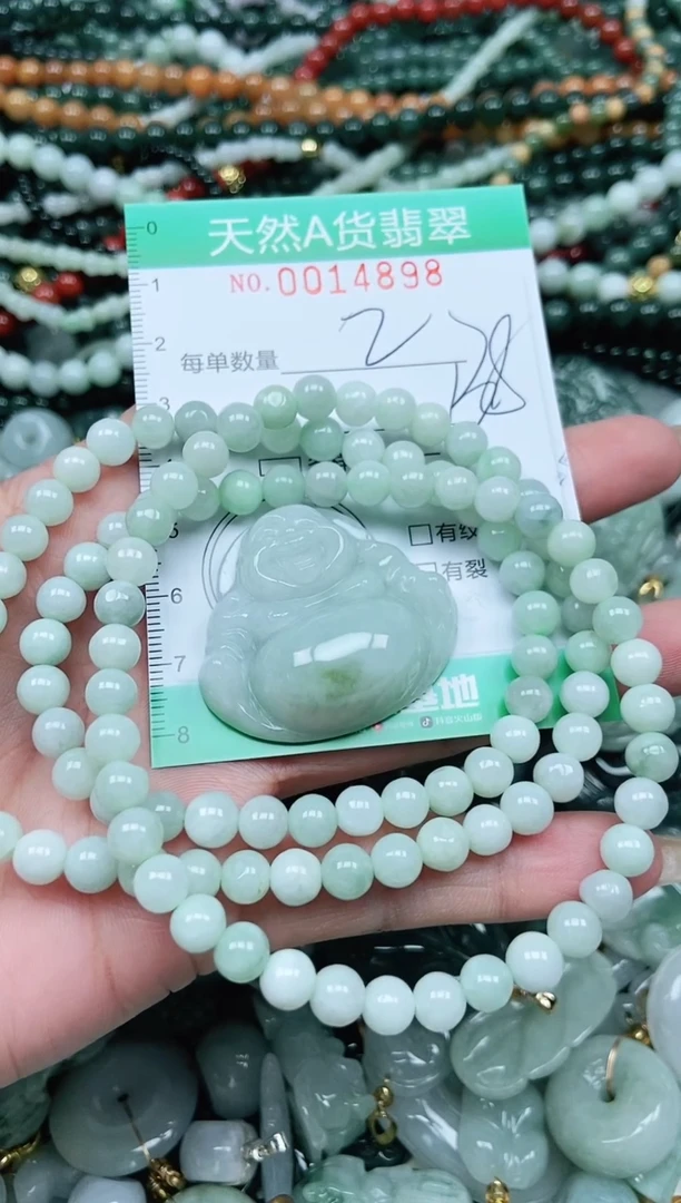 颈饰未镶嵌翡翠小****?翡翠