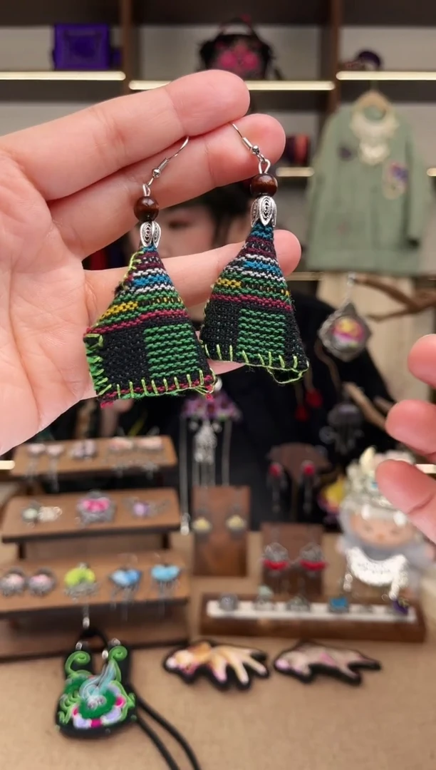 织绣小*宇1909黔东南苗族刺绣