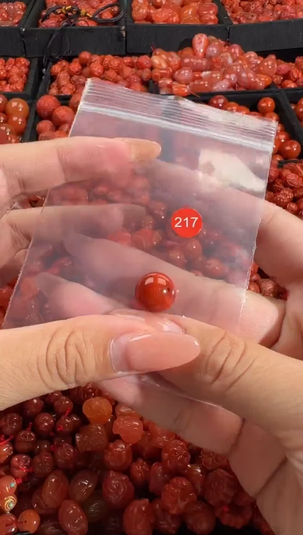 南红玛瑙未镶嵌颈饰1