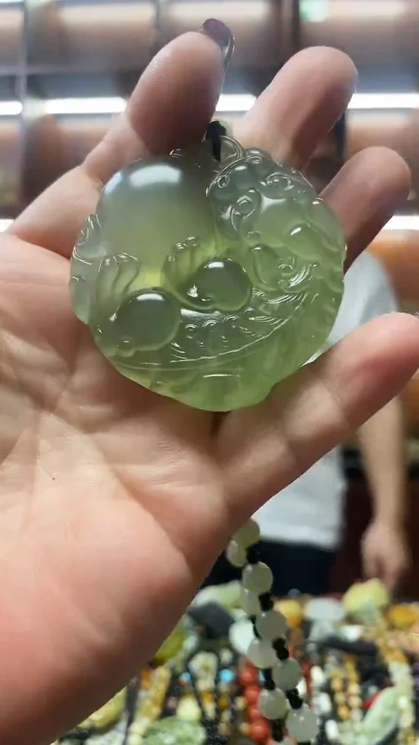 未镶嵌蛇纹石玉吊坠多样性发货发其中一件
