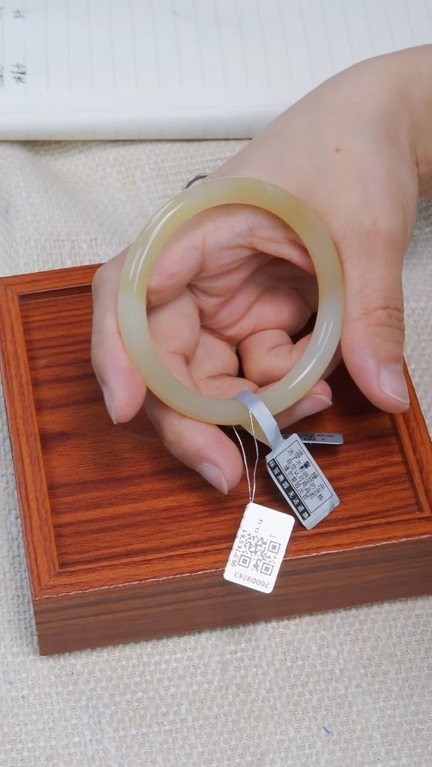 和田玉手镯未镶嵌59圈口野牛沟亮糖