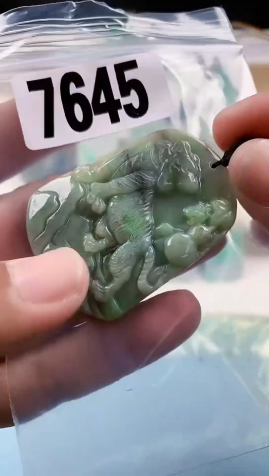 【闪购商品】翡翠挂件未镶嵌天然翡翠吊坠挂件