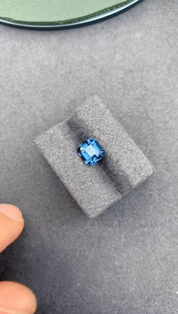 裸石尖晶石2.1ct 蓝色尖晶石