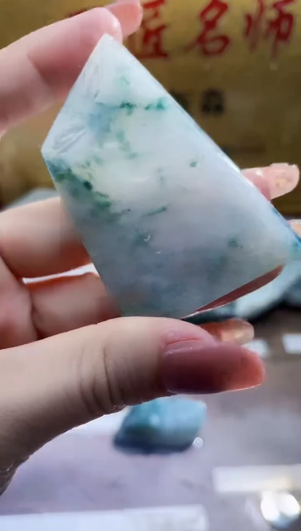 翡翠挂件未镶嵌小梦