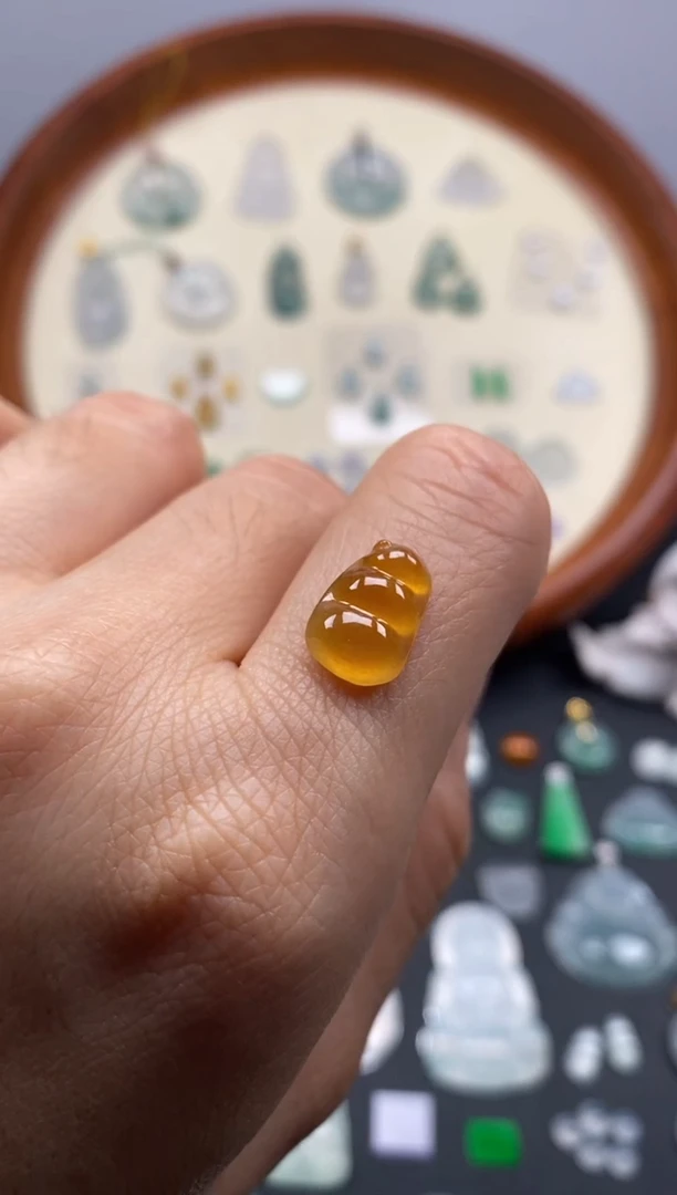 颈饰未镶嵌翡翠高冰黄翡豆子/芬