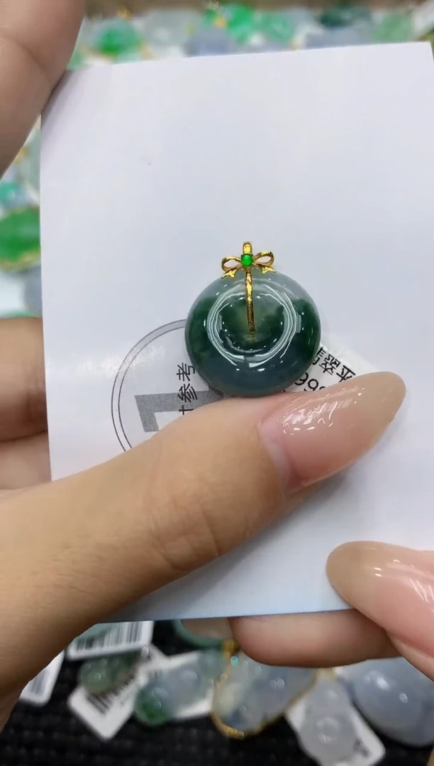 颈饰18K金镶嵌翡翠111111111111