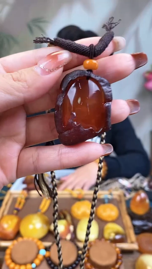 【闪购商品】琥珀裸石未镶嵌基地发货 一物一证 顺丰包邮