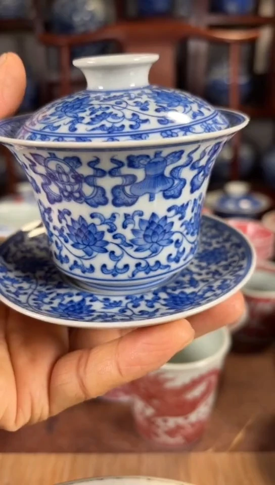 志*柴窑青花莲托八宝马蹄盖碗