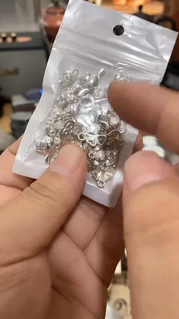瓷片闪购商品  如图所示