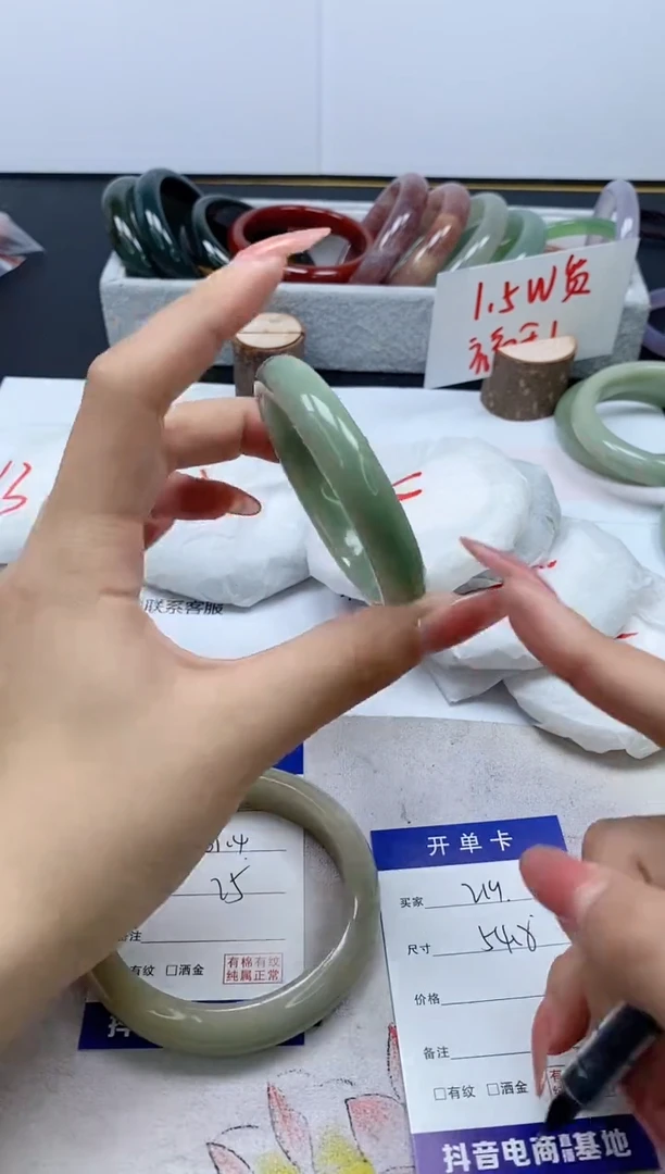 【闪购商品】石英质玉手镯未镶嵌219/54.8