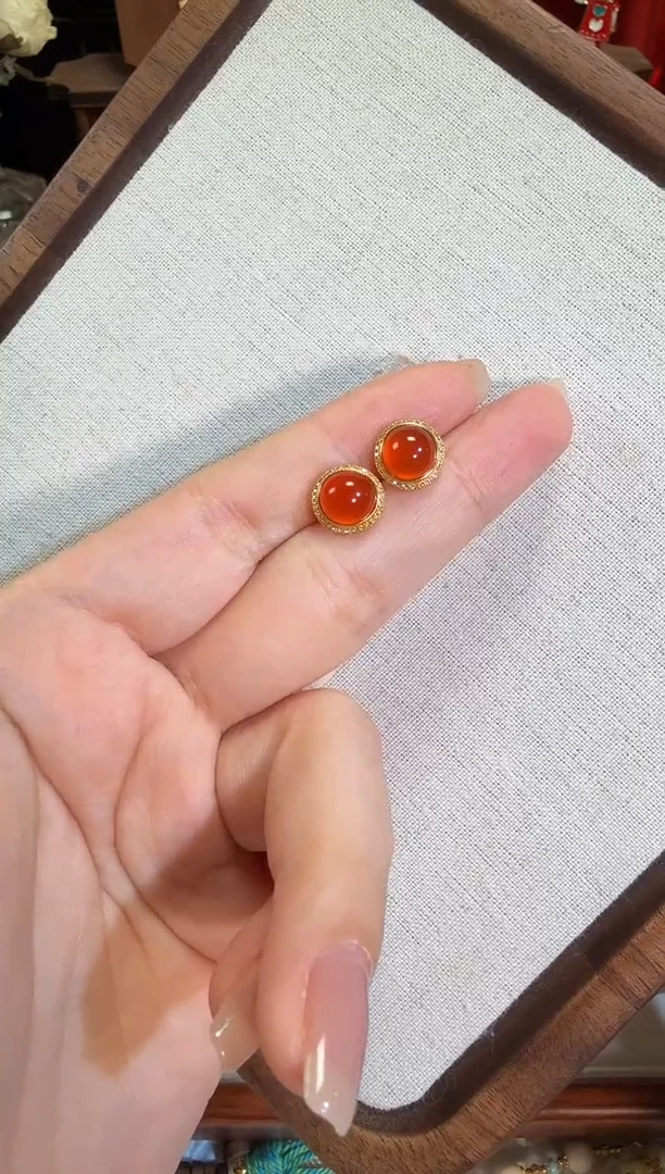 【闪购商品】南红玛瑙耳饰18K金镶嵌满钻冰红