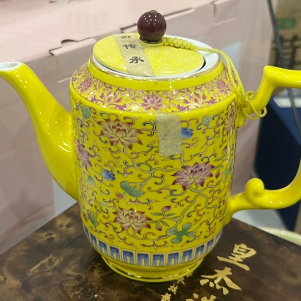 黄色缠枝莲陶瓷壶--LT0031
