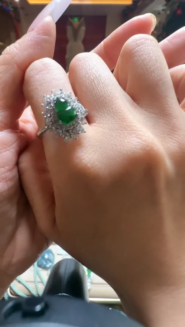 【闪购商品】翡翠吊坠(不含链)未镶嵌翡翠