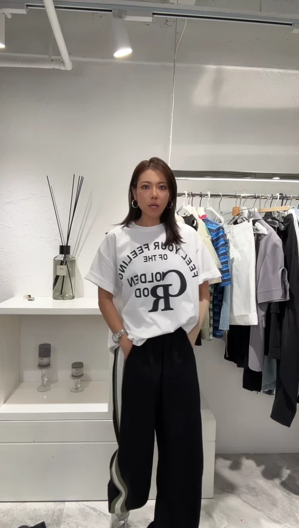 楊**忆黑色侧条纹休闲裤