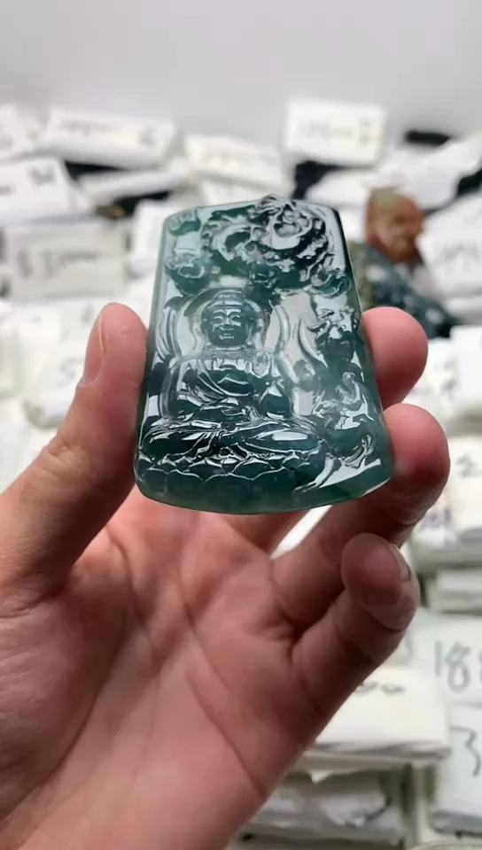 翡翠未镶嵌颈饰阿弥【品质一般介意慎拍】