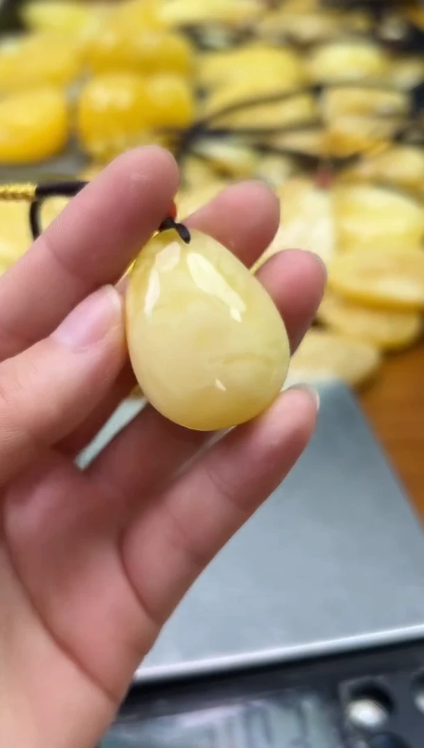 未镶嵌琥珀裸石蜜蜡吊坠