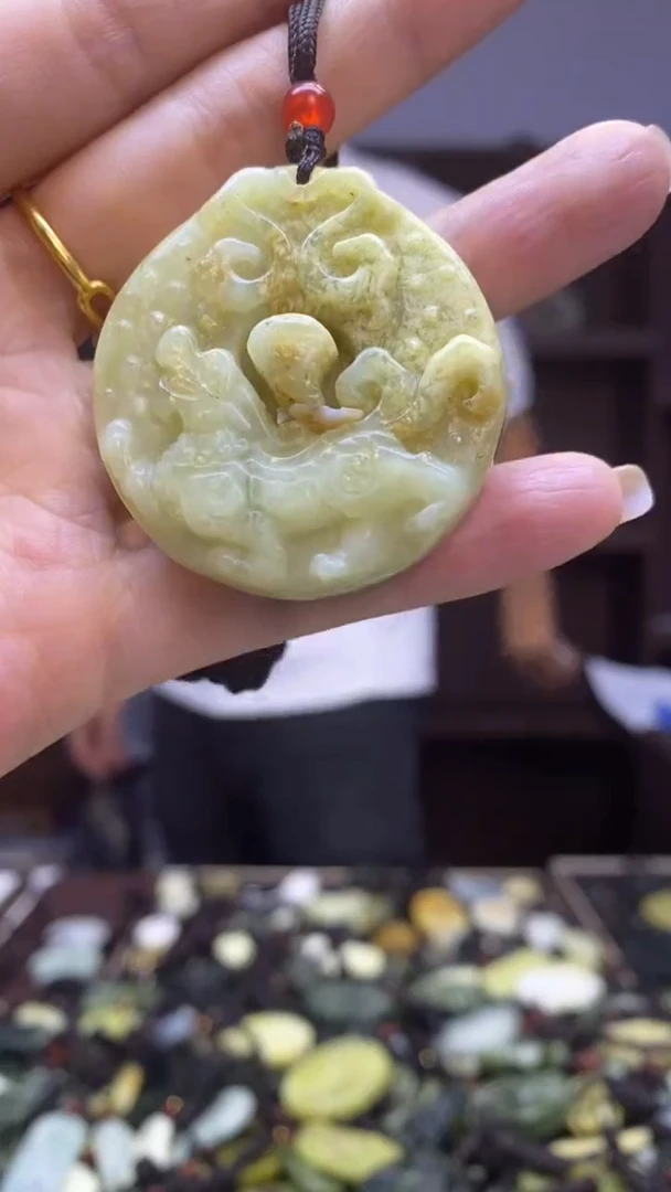 未镶嵌岫玉挂件